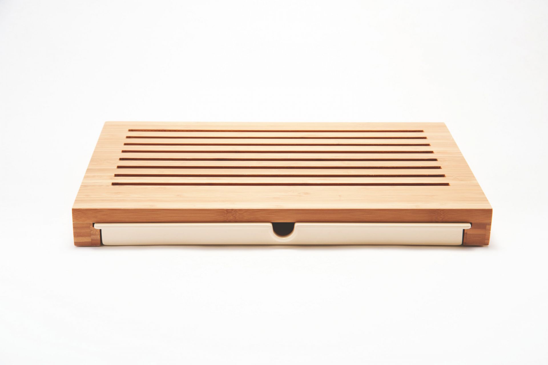 Alessi Sbriciola Brotschneidebrett aus Bambus mit Auffangschale für Krümel, Küchenhelfer für sauberes Schneiden.