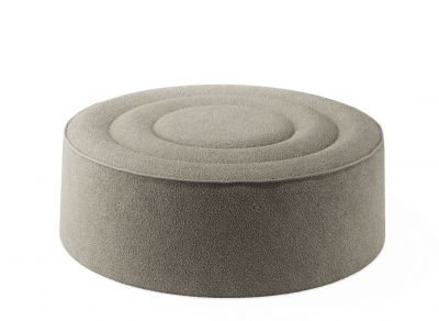 Beiger Praline Hocker von Woud, runder Sitzhocker mit weicher Polsterung für Wohnzimmer und Lounge.