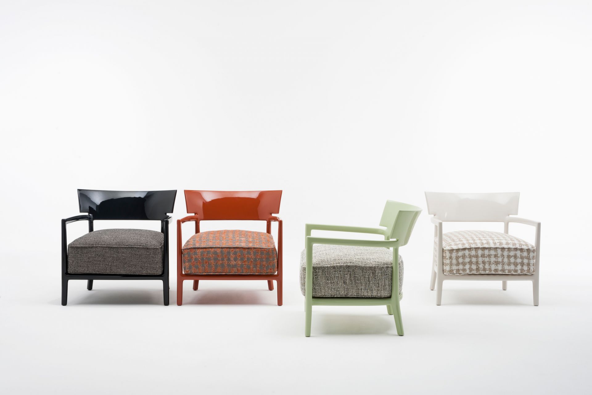 Cara Sessel von Kartell in Rostbraun und anderen Farben, moderner Design Sessel mit Stoffbezug.