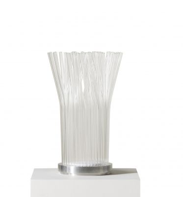 Fluxus-E Tischleuchte: Moderne Lampe mit Borosilikatglas-Stielen von Cassina, minimalistisches Design.