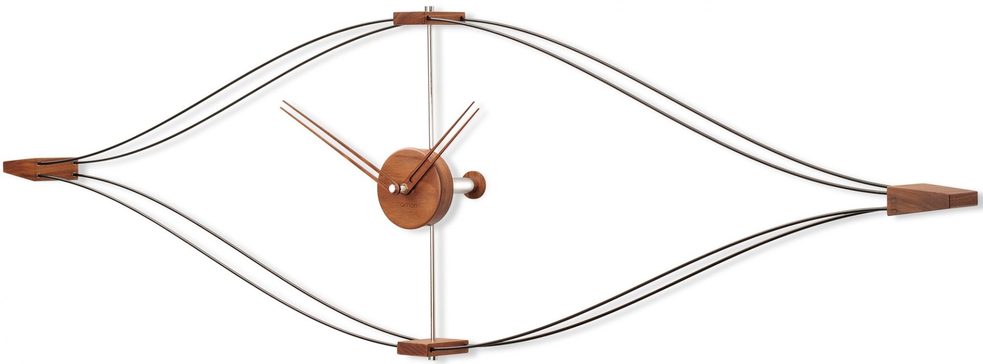 Detailaufnahme der modernen Nomon Look Wanduhr mit Holzdetails und filigranem Drahtdesign.