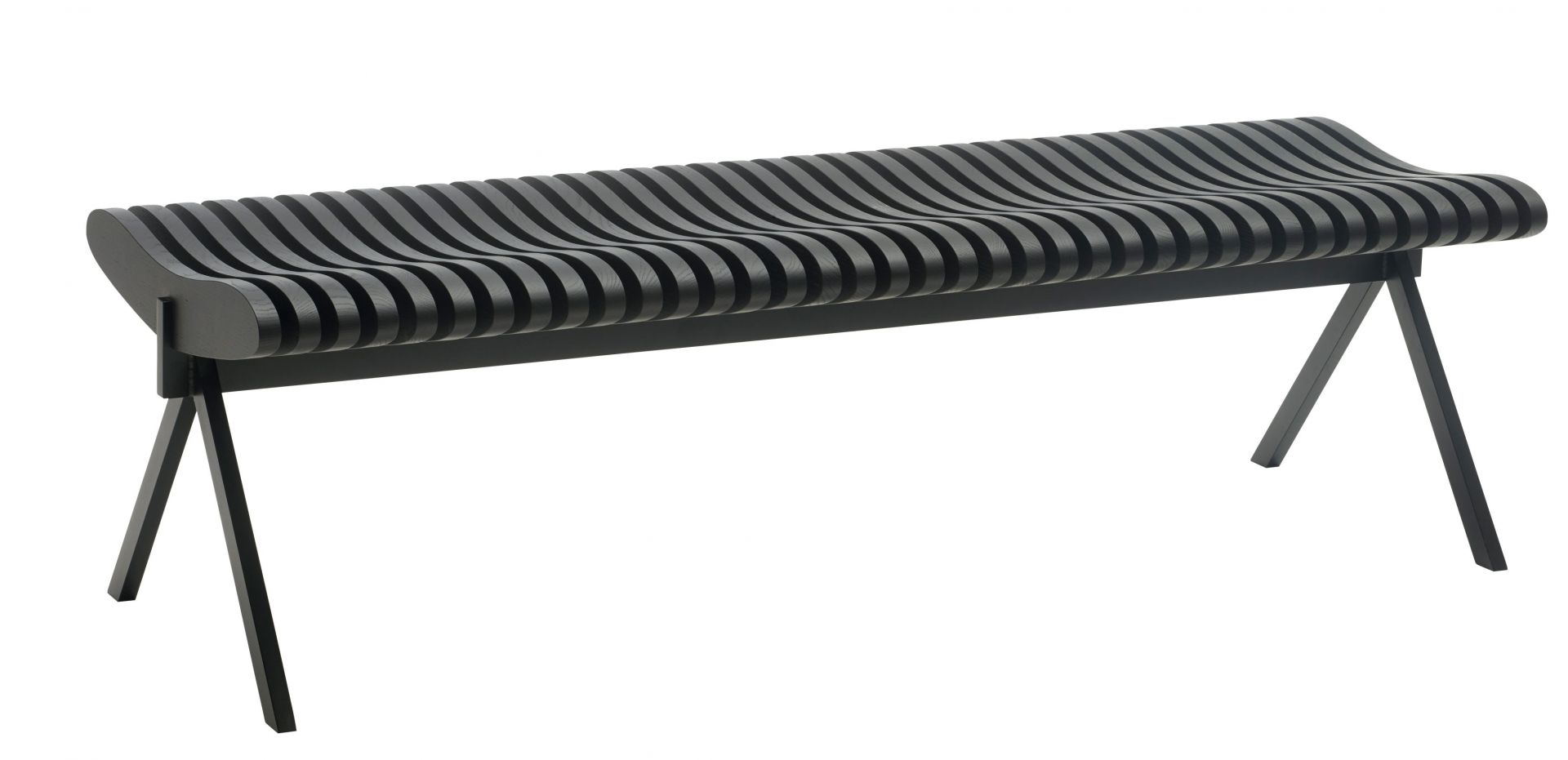 Schwarze Prelude Bank mit wellenförmiger Sitzfläche und minimalistischen Beinen, modernes Design für Wohnraum und Wartebereich.