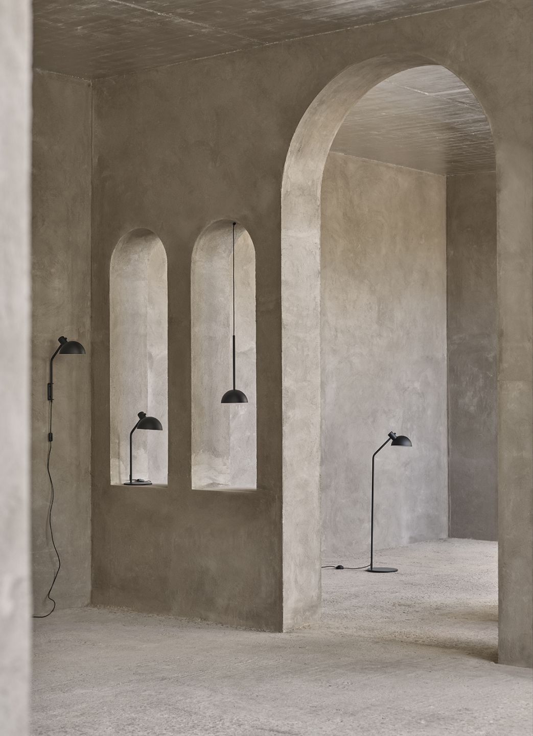 MO330 Pendelleuchte von Carl Hansen & Søn, schwarze Designlampe in minimalistischem Raum.