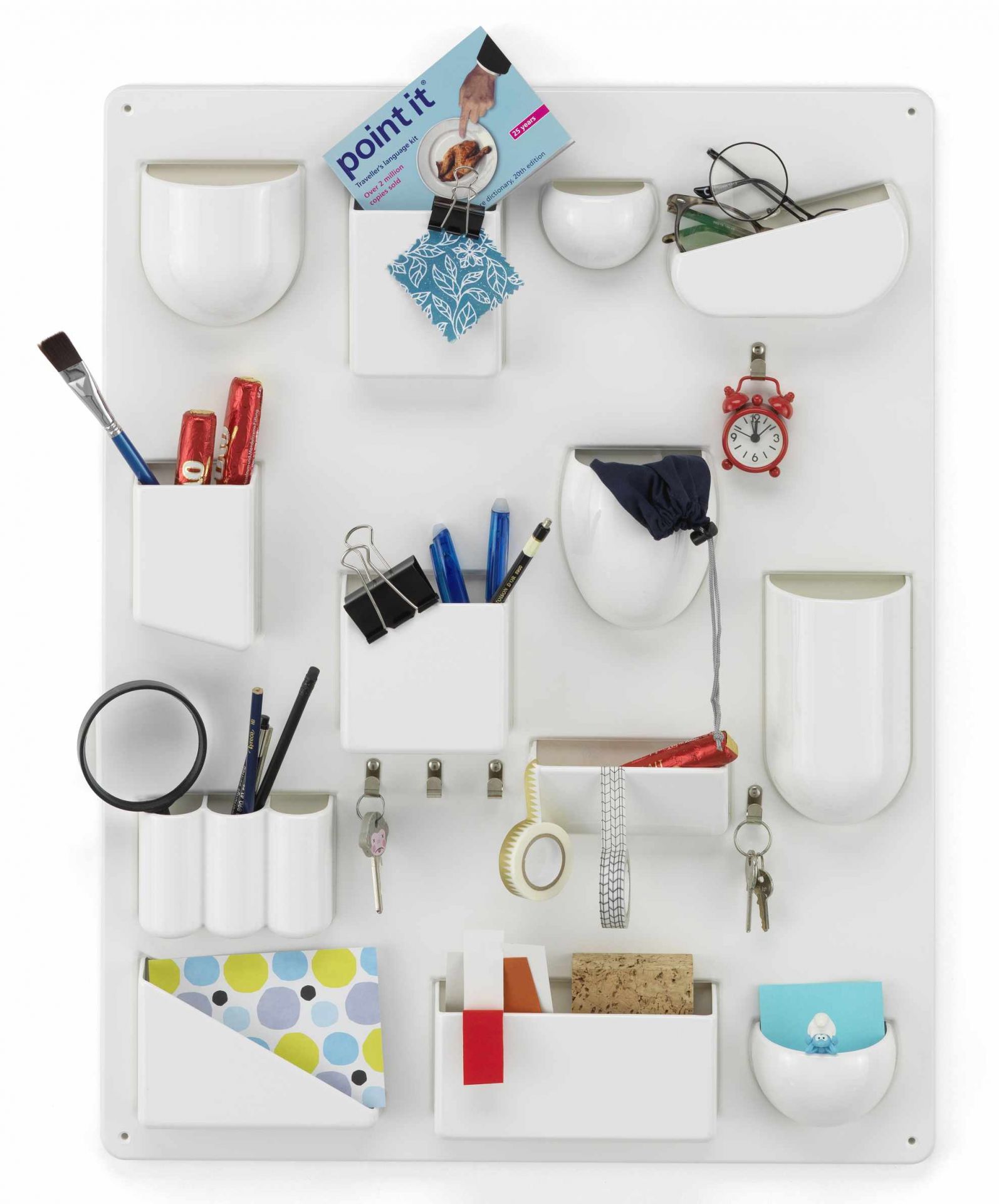 Vitra Uten.Silo RE II Ordnungssystem in Weiß, Wandorganizer mit Fächern und Haken für Bürobedarf und Accessoires.