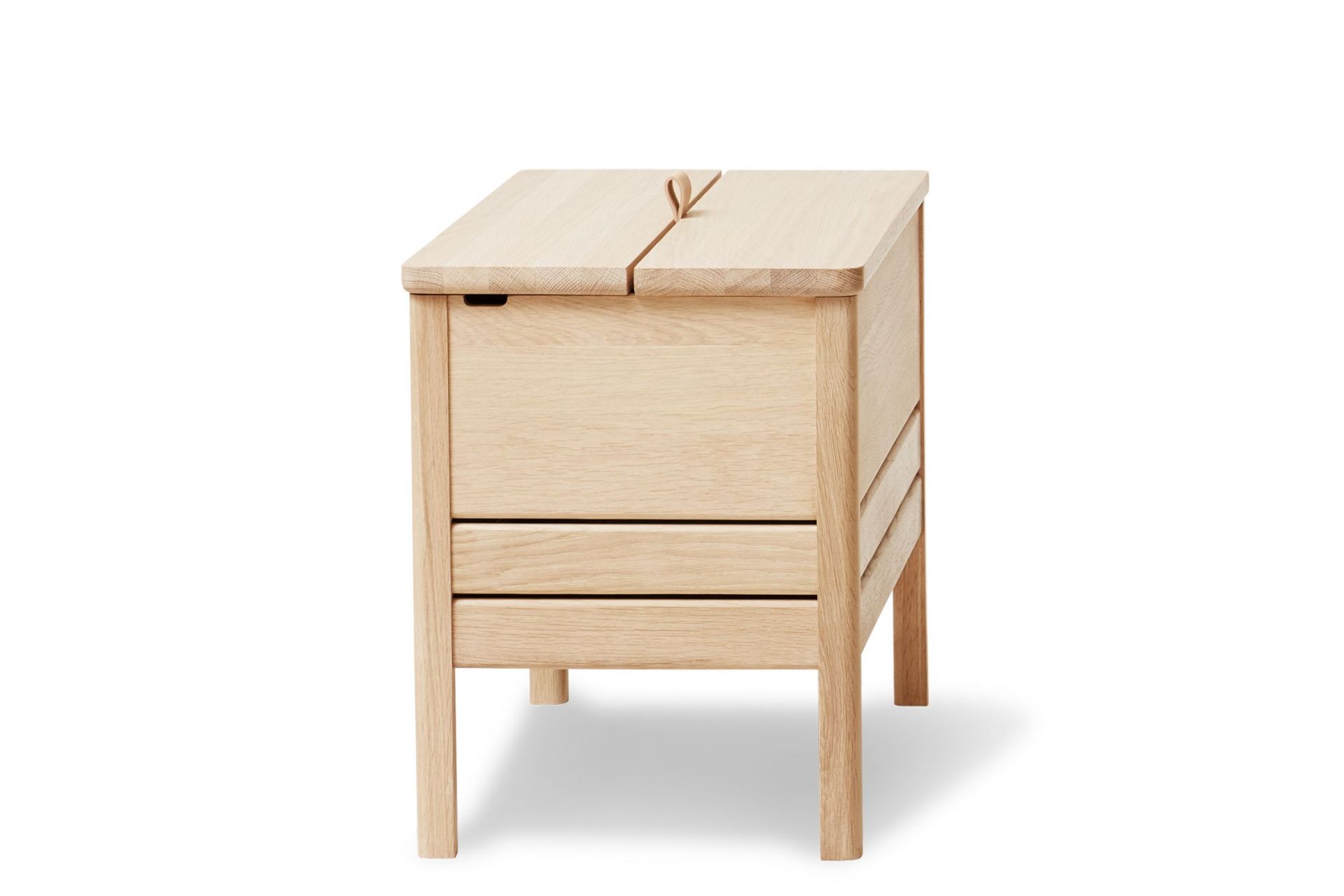 A Line Truhenbank aus Eiche, weiß geölt, mit Stauraum und Schubladen. Moderne Holzbank.