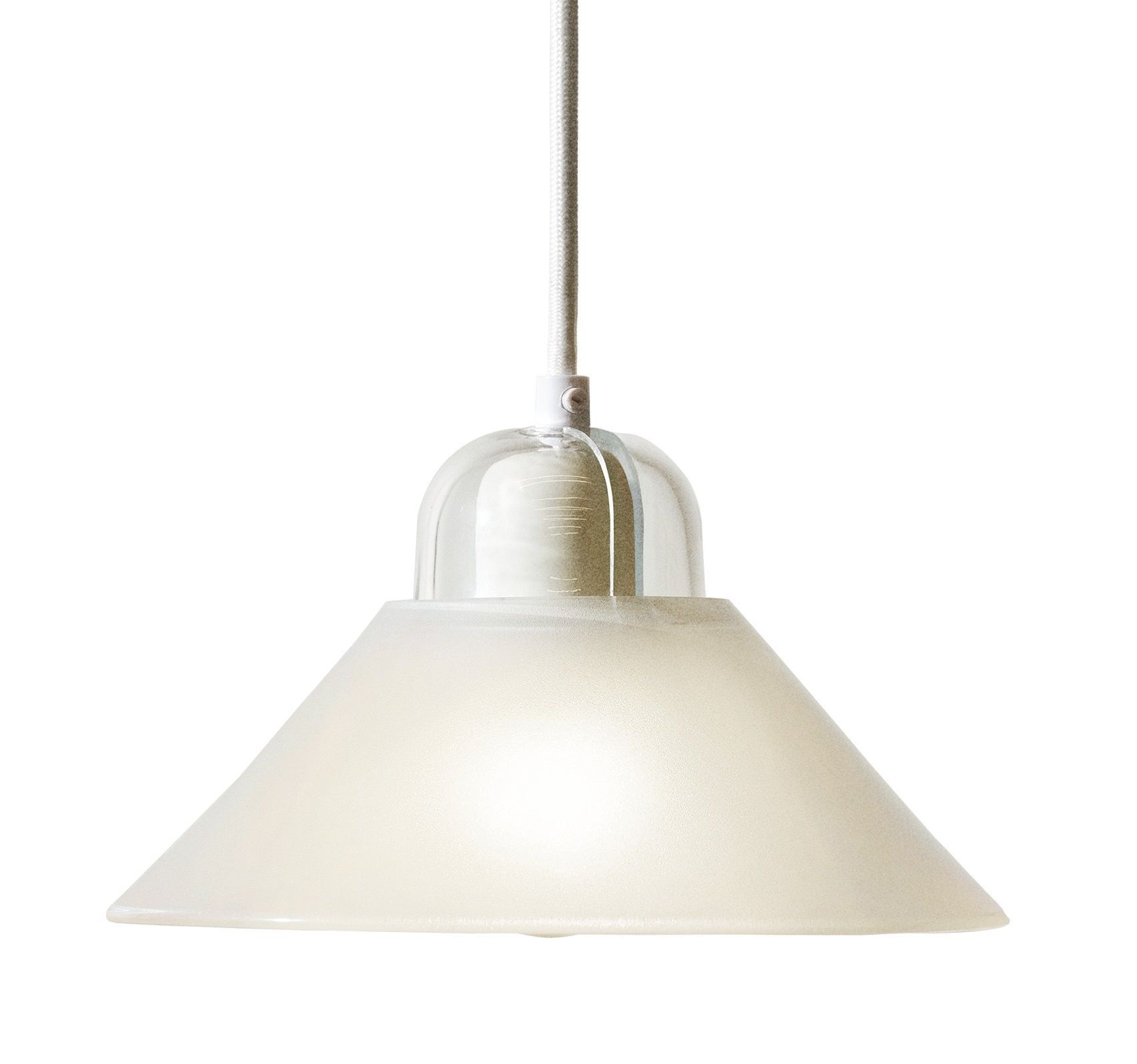 Weiße Kalo Lampe von Design House Stockholm, eine moderne Pendelleuchte für stilvolle Beleuchtung.