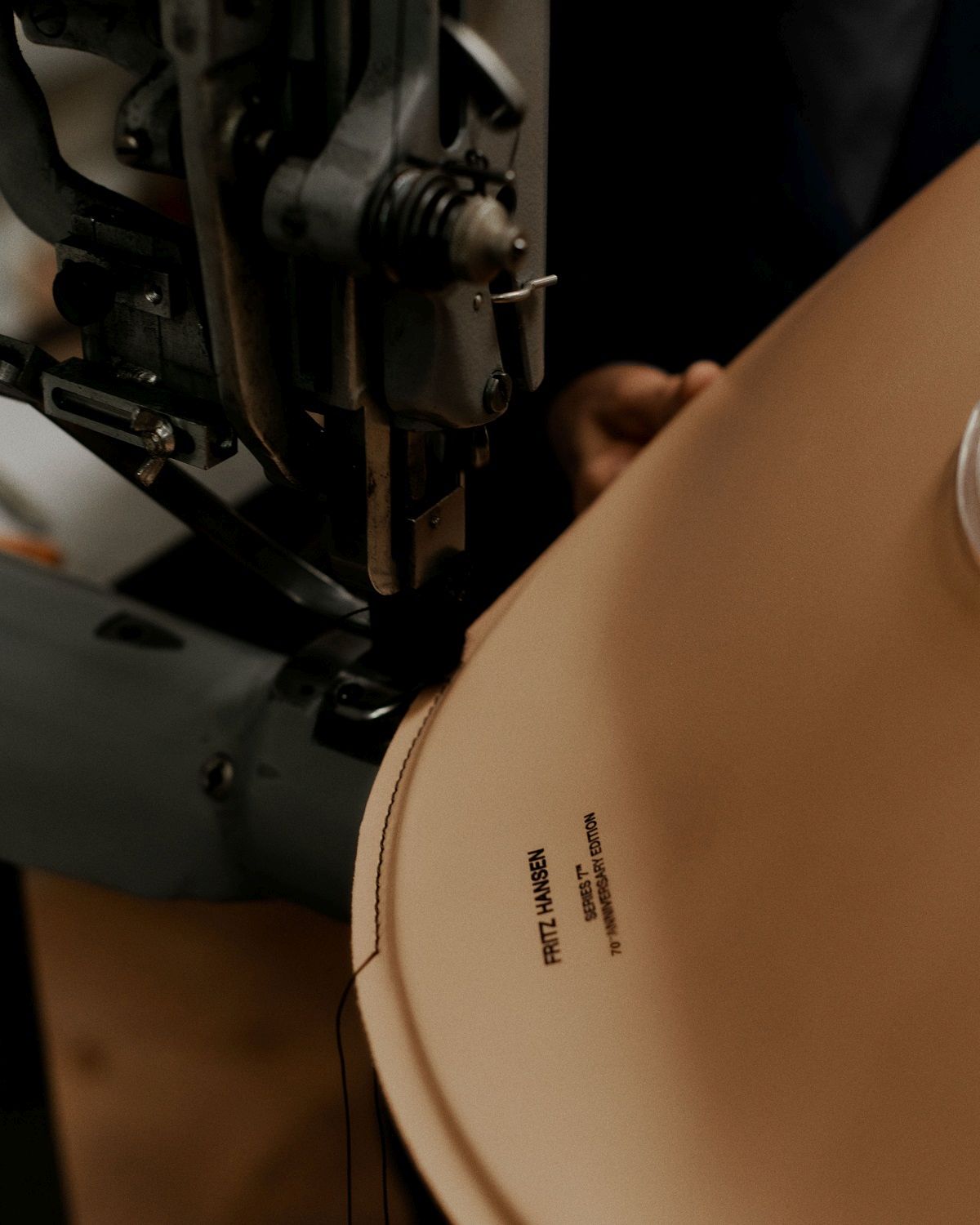 Siebener / Serie 3107 Tailored Stuhl Fritz Hansen