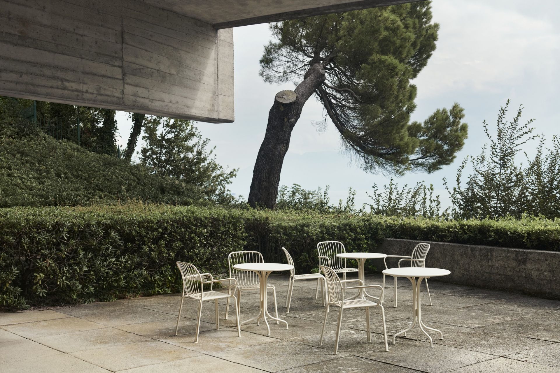 Thorvald SC96 / SC97 Outdoor Café table Tisch AndTradition