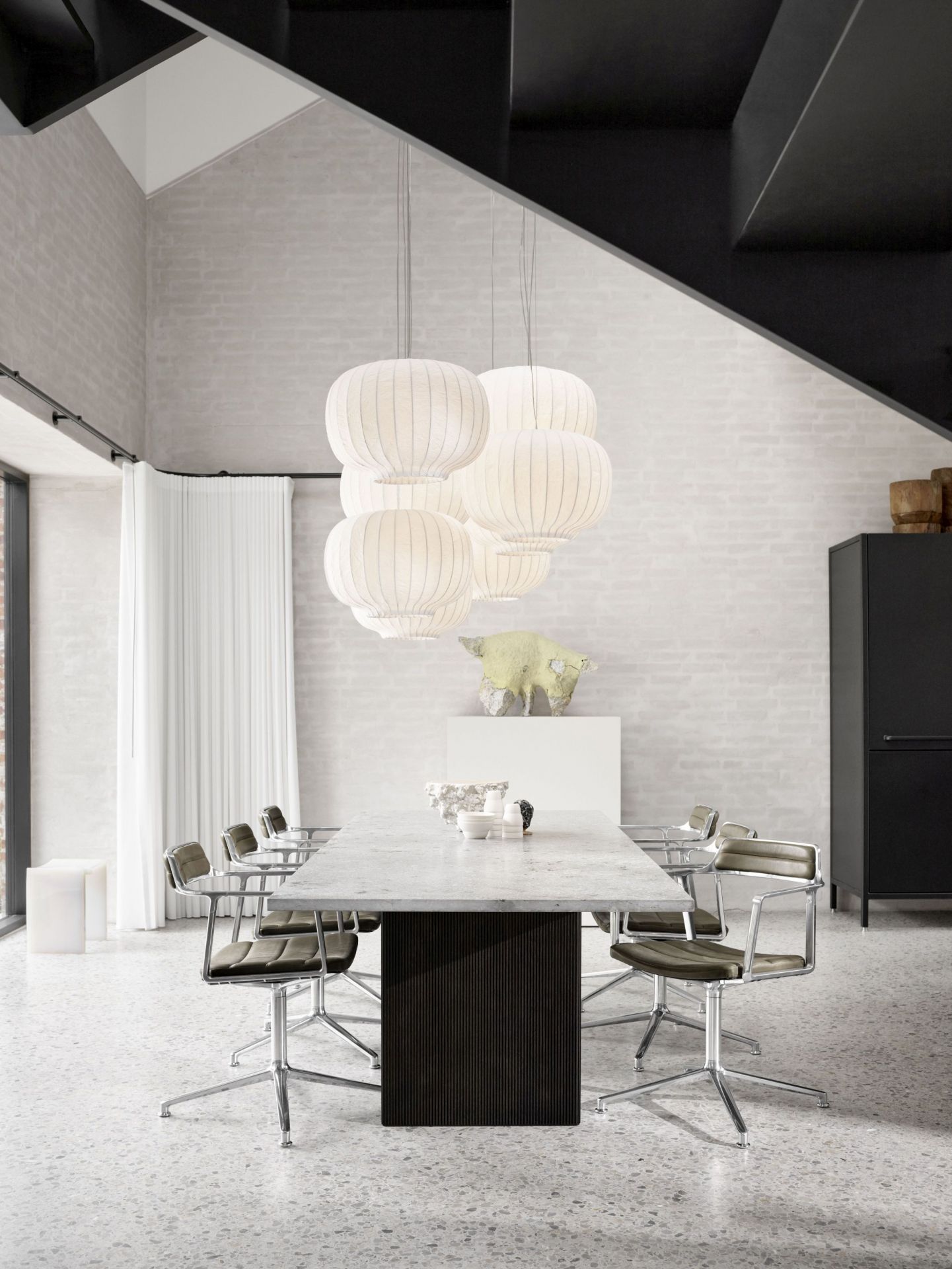 VIPP452 Swivel Stuhl mit Gleitern grünes Leder Vipp