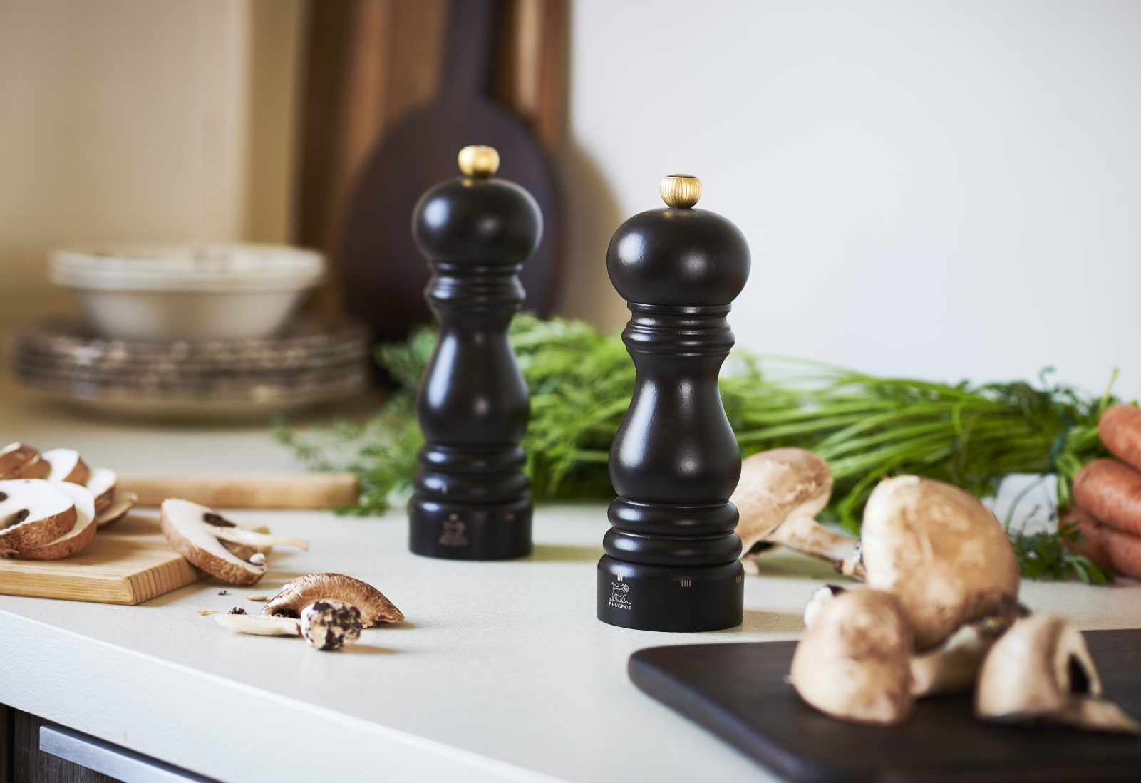 Paris Pfeffermühle H 18 cm Schokolade Peugeot