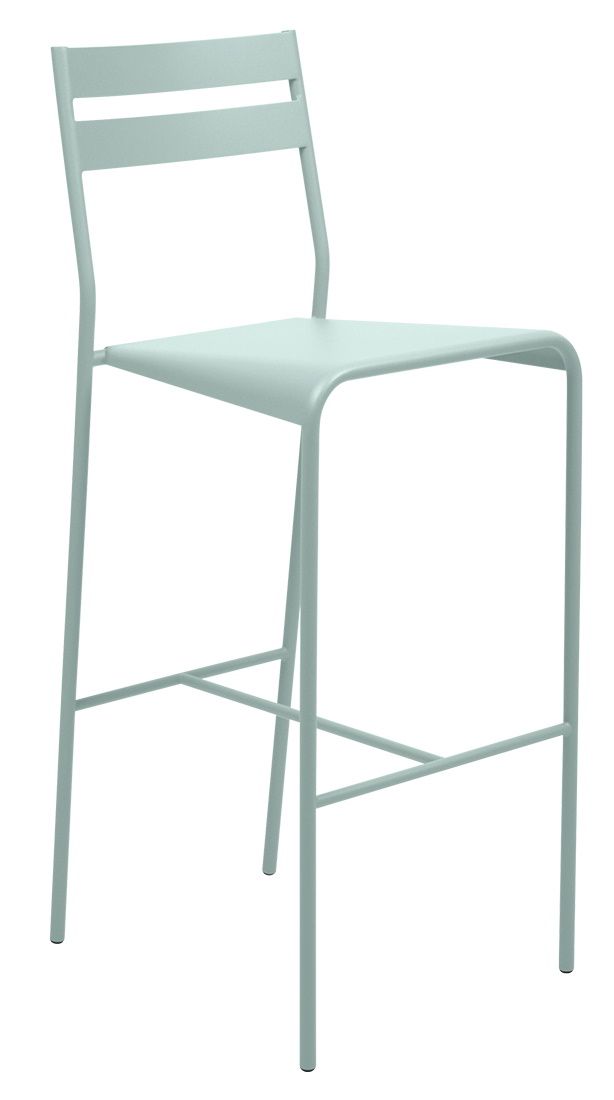Facto Barstool Barhocker von Fermob in Hellblau, ideal für den Outdoor-Bereich. Metall-Barstuhl mit Rückenlehne.
