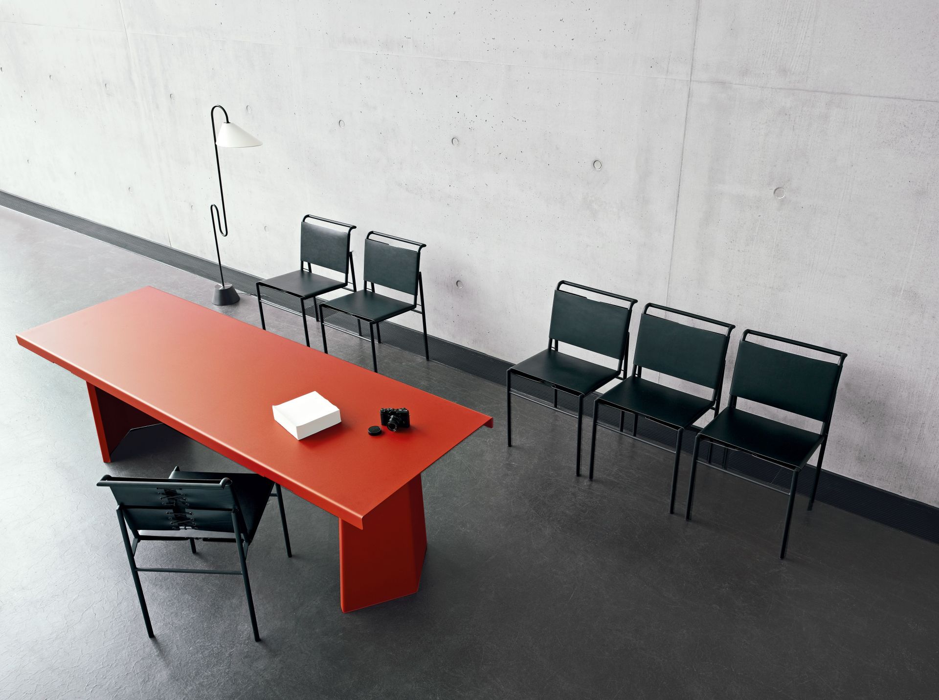 Pallas Tisch Indoor ClassiCon