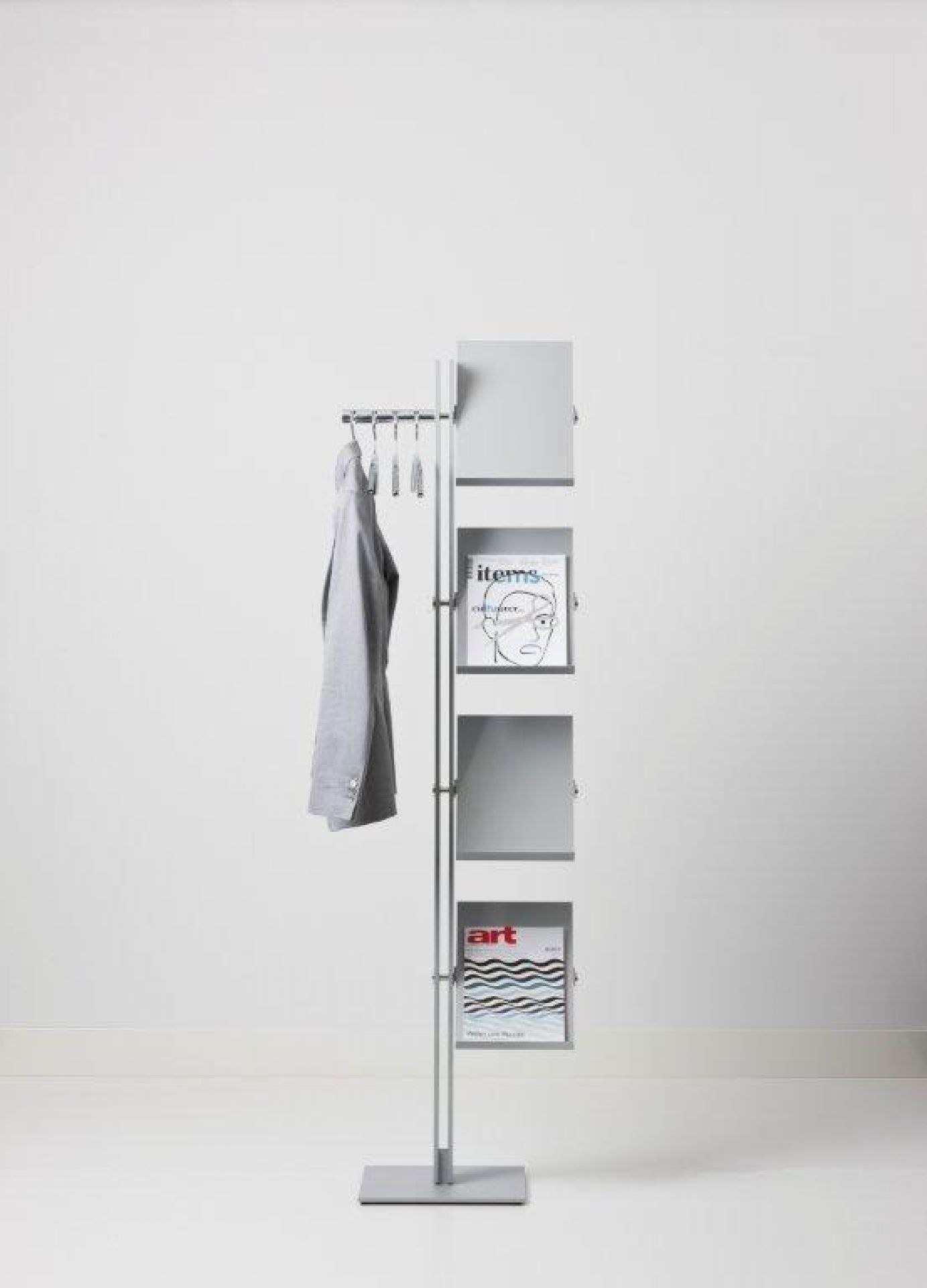 Standfree B Garderobenständer mit Prospektablagen Cascando