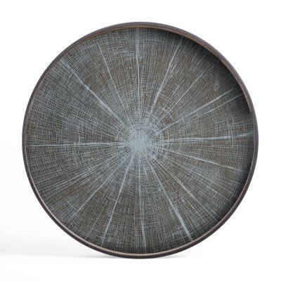 Rundes Slice Holztablett von Ethnicraft mit einzigartigem, strahlenförmigem Muster und dunklem Holzrand.