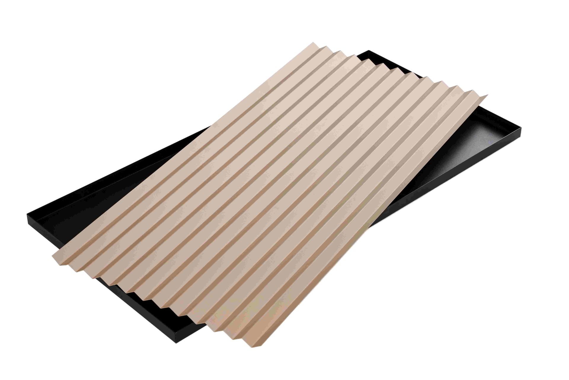 Schönbuch Yoshi Schubablage M, 75 cm breit, aus hellem Holz mit geriffelter Oberfläche in schwarzer Ablage.