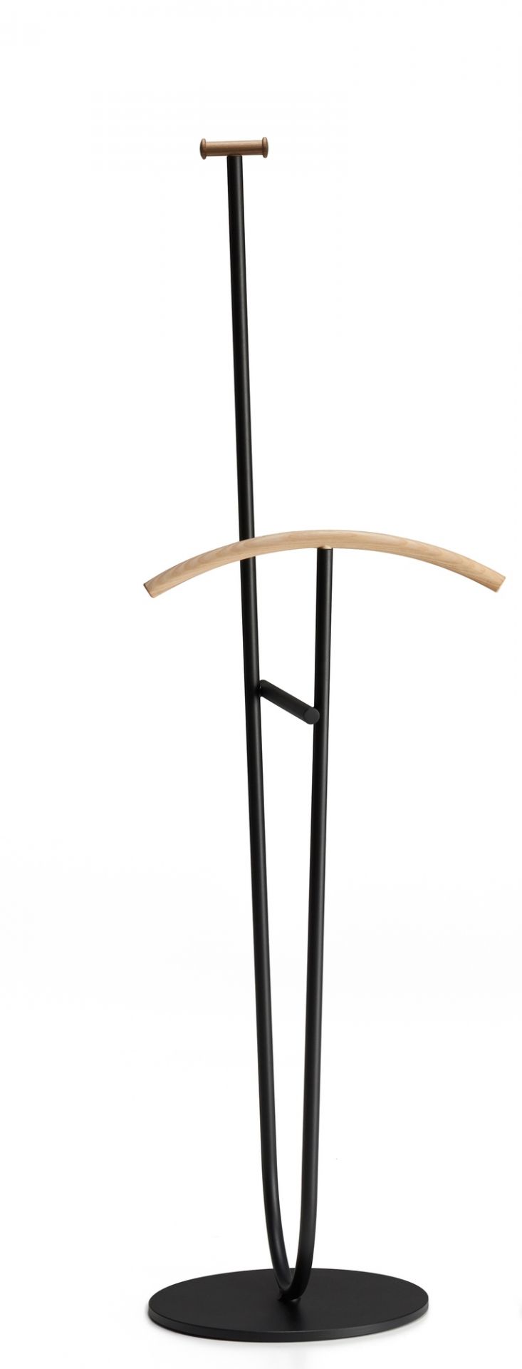 Ombre Stummer Diener von MDF Italia: Moderner Kleiderständer aus schwarzem Metall mit Holzdetails.