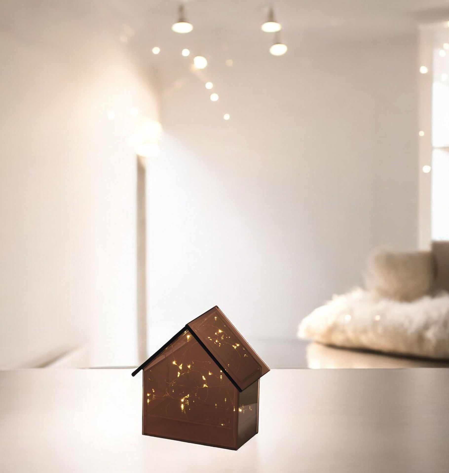 Light House Philippi: Dekorative Leuchte in Hausform mit warmweißem Lichterketten-Effekt für gemütliche Atmosphäre.