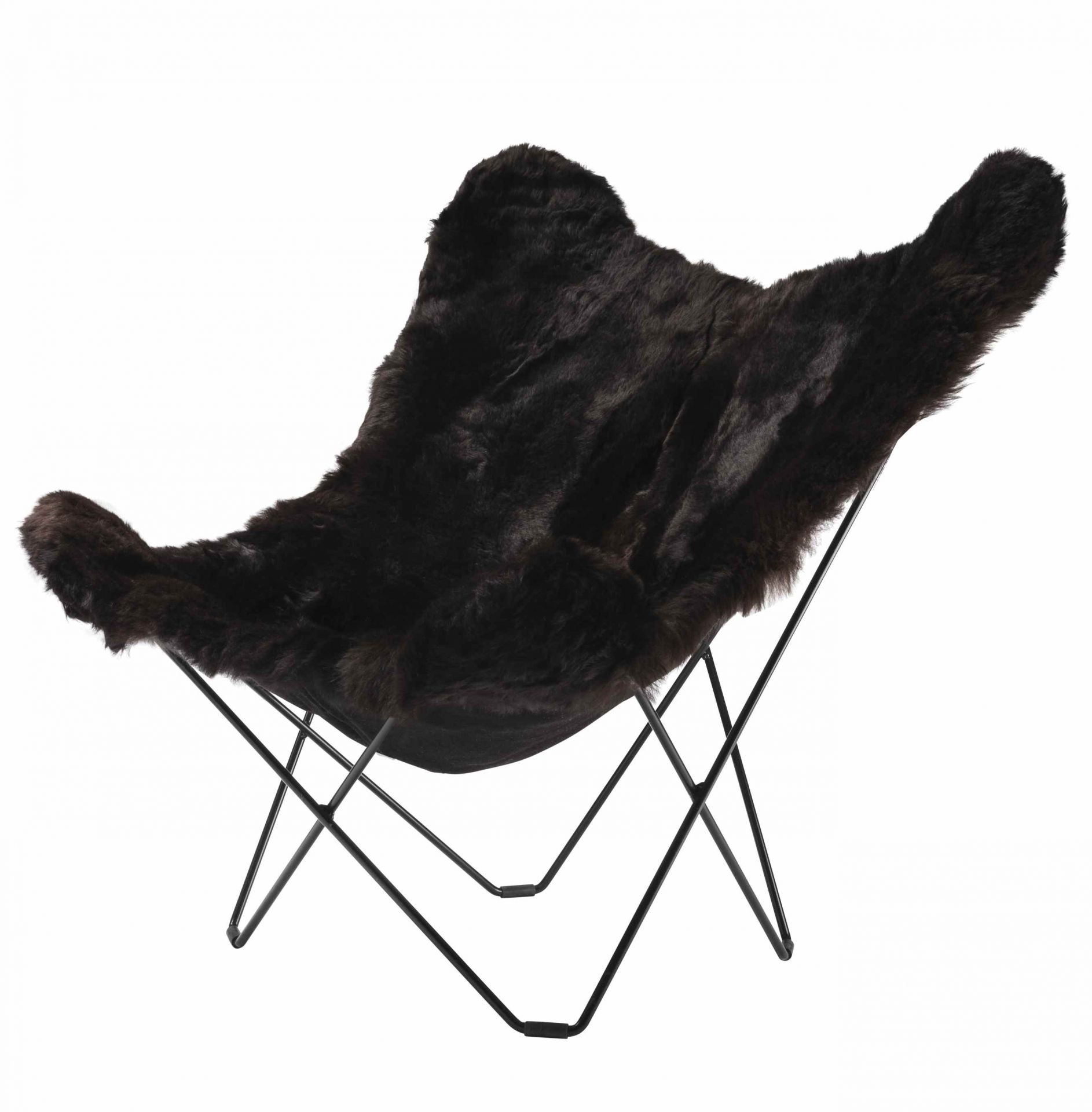 Iceland Mariposa Butterfly Chair Sessel mit dunklem Schaffellbezug und schwarzem Metallgestell.