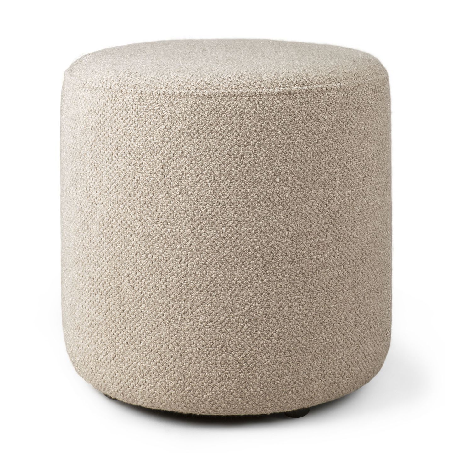 Barrow Sitzhocker von Ethnicraft, runder Pouf mit beigem Stoffbezug, ideal als Fußhocker oder Sitzgelegenheit.