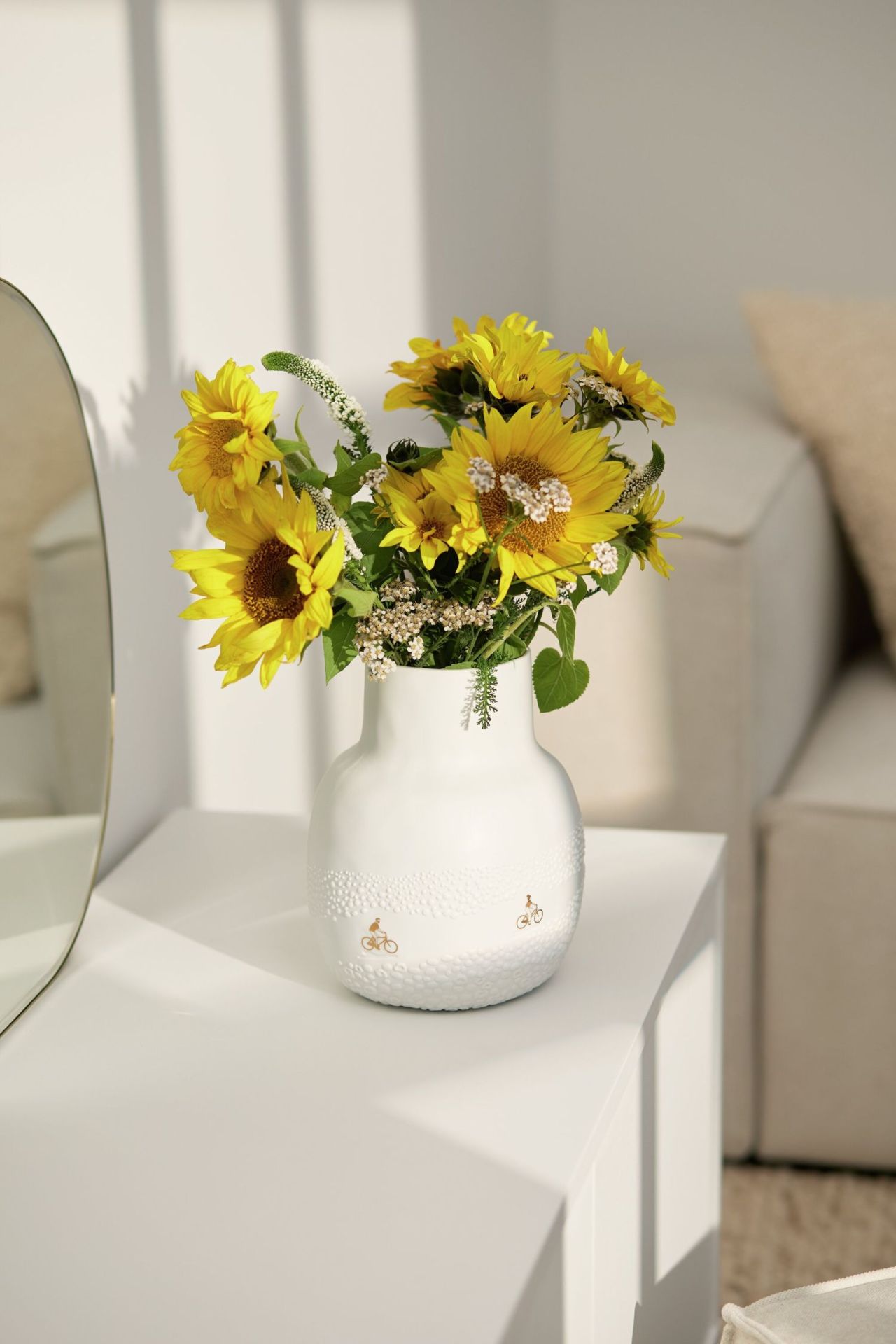 Vase Fahrt durchs Blumenfeld Räder