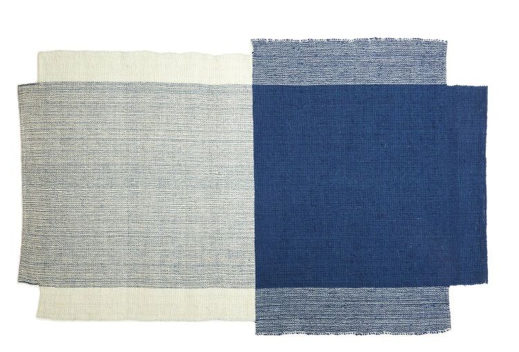 Nobsa Teppich, kleines Modell: Marineblauer und hellgrüner Designer Teppich aus Wolle.