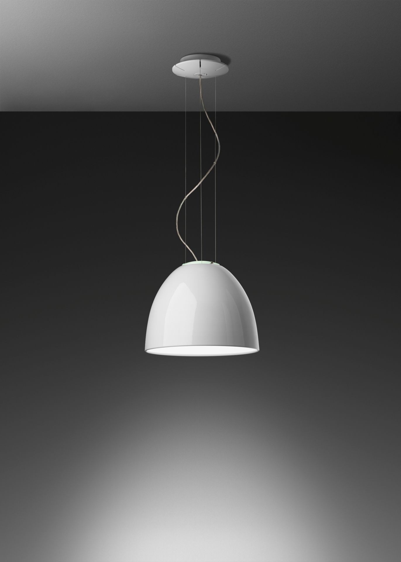 Weiße Artemide Nur Mini Pendelleuchte mit Zubehör für Farbfilter, modernes Design für Wohnraumbeleuchtung.