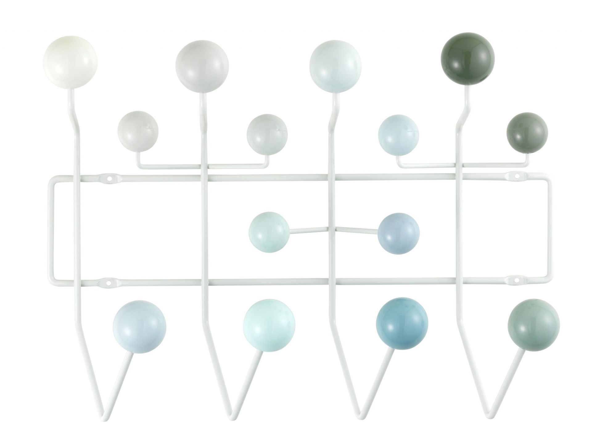 Weiße Eames Hang it all Garderobe von Vitra mit bunten Holzkugeln als Haken.