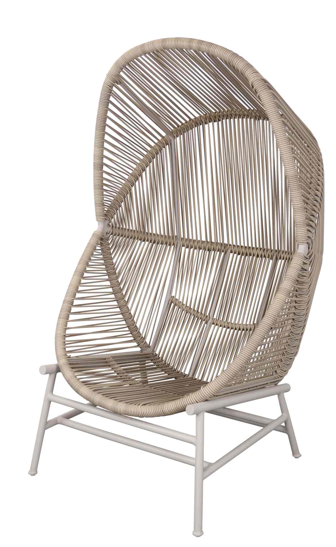 Beiger Hive Sessel von Cane-Line für den Außenbereich, Rattan-Optik, modernes Design für Garten und Terrasse.