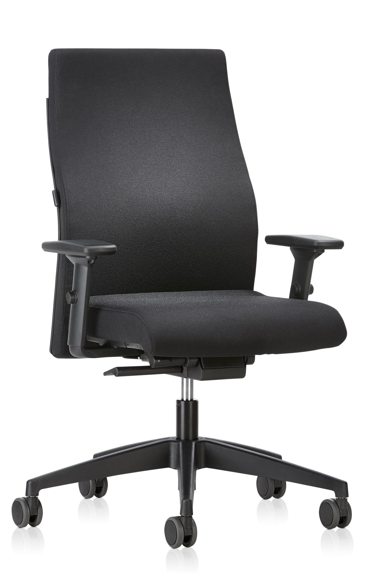 Schwarzer Famos Drehstuhl von Interstuhl, ergonomischer Bürostuhl mit Armlehnen und Rollen.