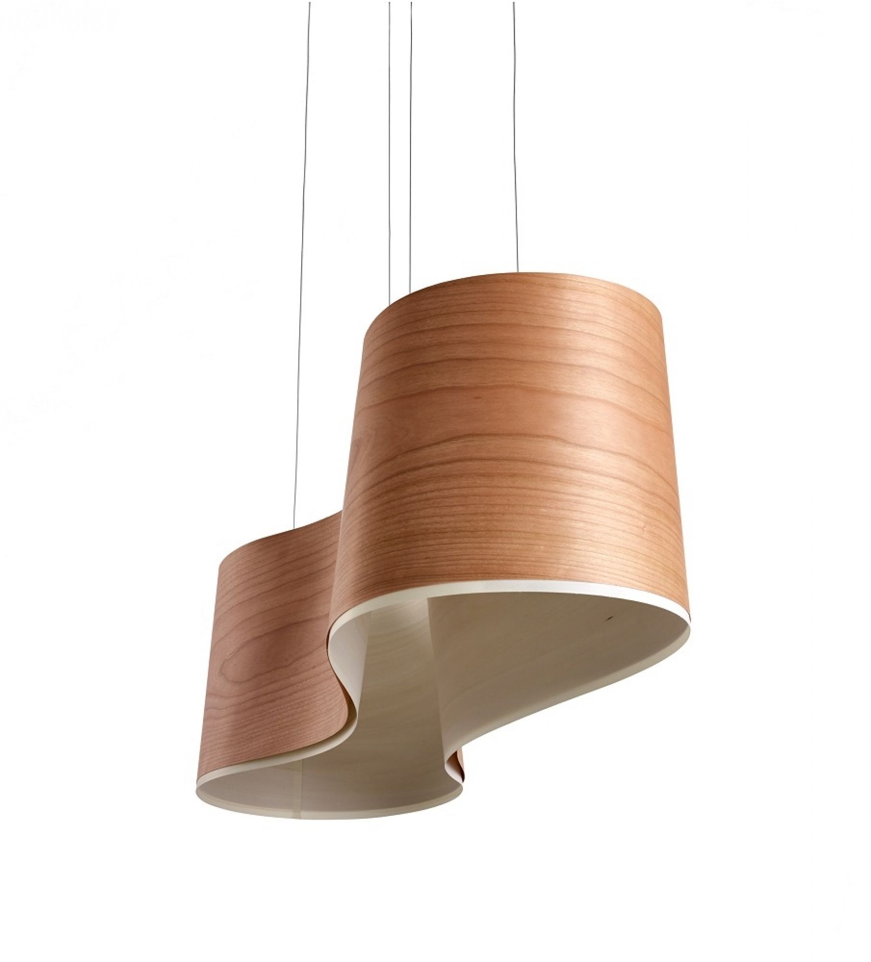 New Wave Pendelleuchte von LZF Lamps: Moderne Hängelampe aus Holzfurnier mit geschwungener Form.