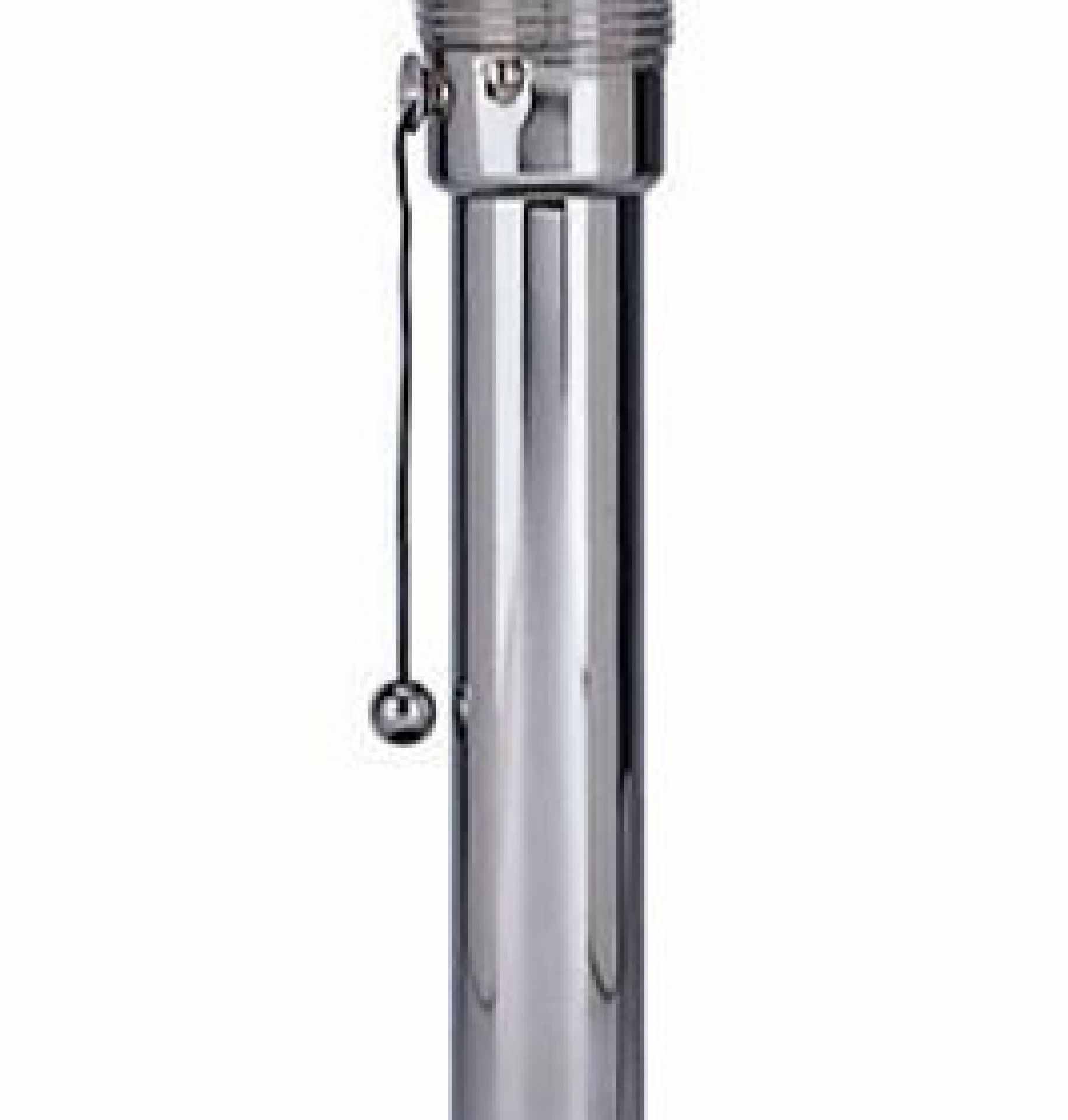 Detailaufnahme der verchromten Säule der WA 23 SW Wagenfeld Tischleuchte von Tecnolumen mit Zugschnur.