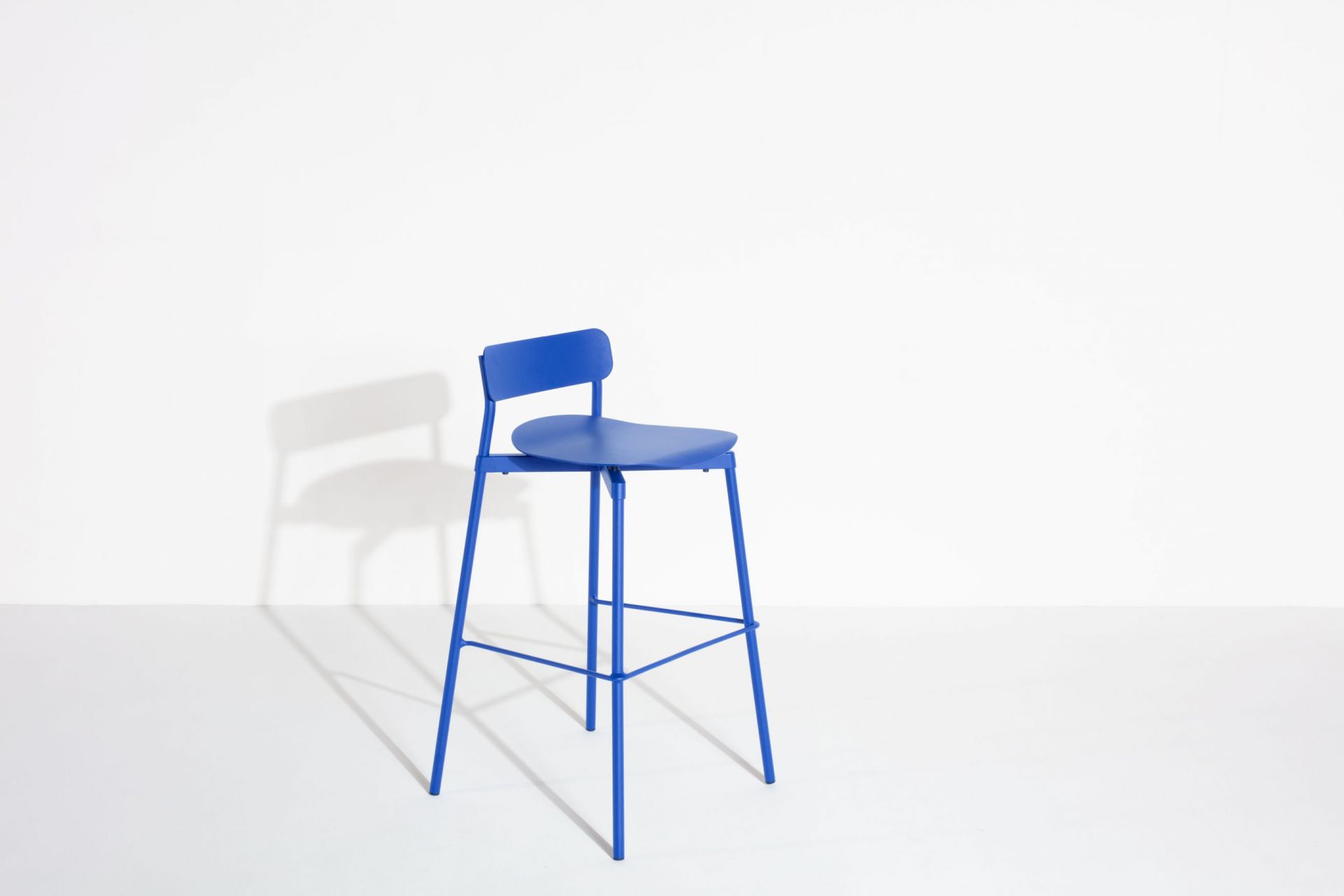 Blauer Fromme Barstool Barhocker von Petite Friture, H 75 cm, modernes Design für Küche oder Bar.