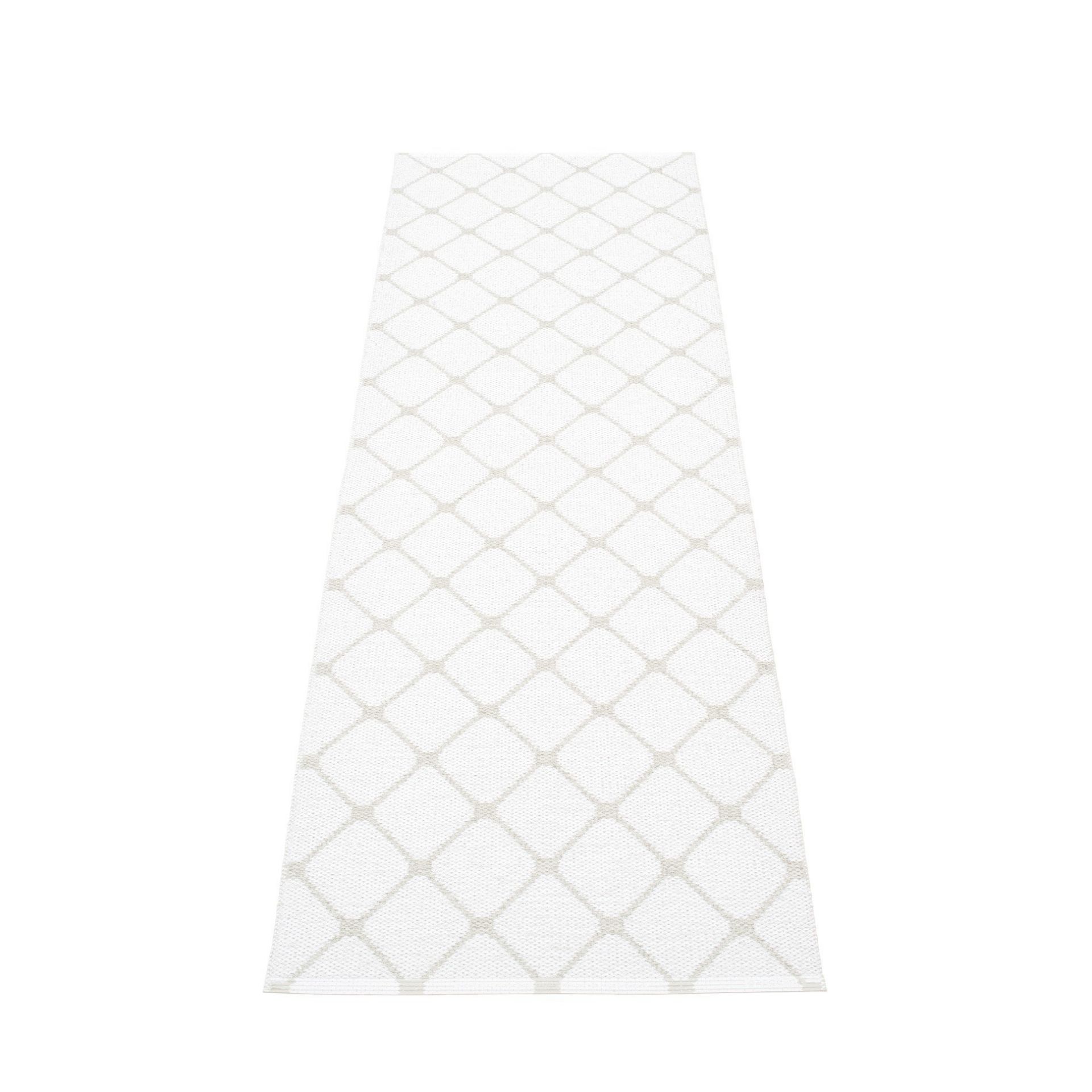 Rex Kunststoffteppich 70x240 cm von Pappelina in Fossil Grau-Weiß mit Rautenmuster, ideal für Küche und Bad.