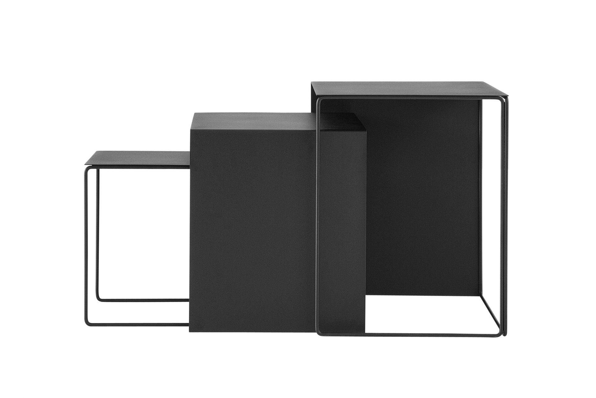 Schwarzes Ferm Living Cluster Tables 3er Set, Beistelltische aus Metall in verschiedenen Größen.