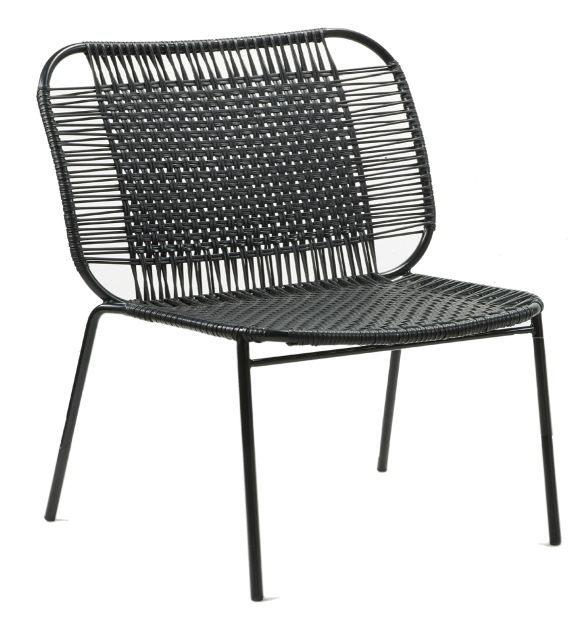 Schwarzer Cielo Lounge Chair mit niedrigem Sitz, Outdoor-Möbel aus geflochtenem Material.