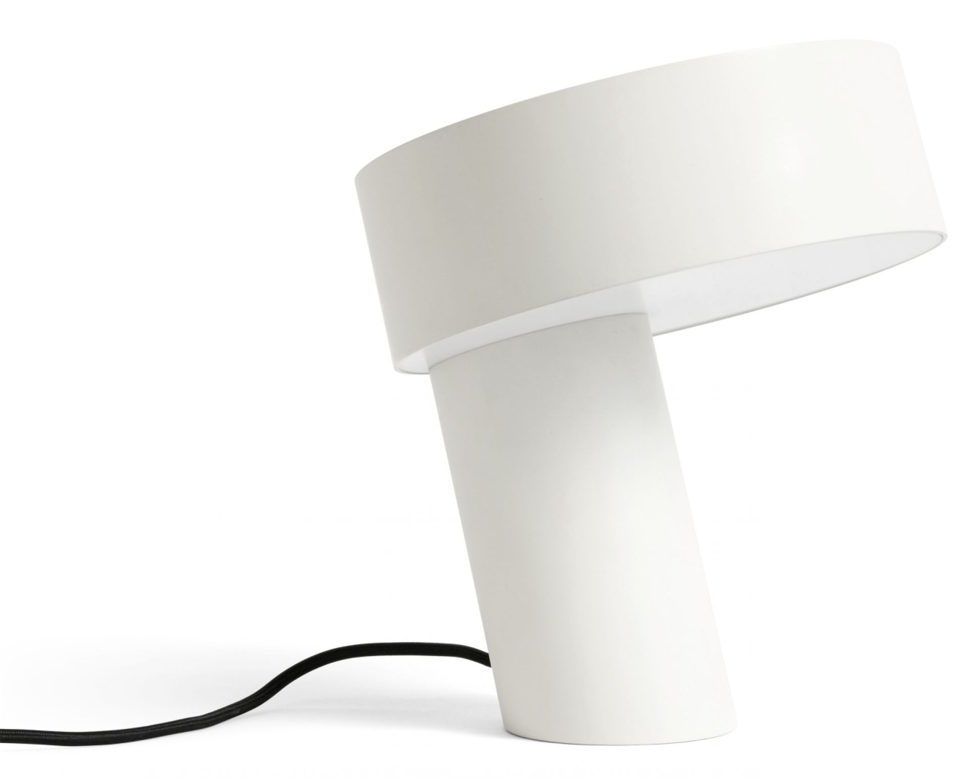 Weiße Slant Tischleuchte von Hay, moderne Lampe für Nachttisch oder Schreibtisch.