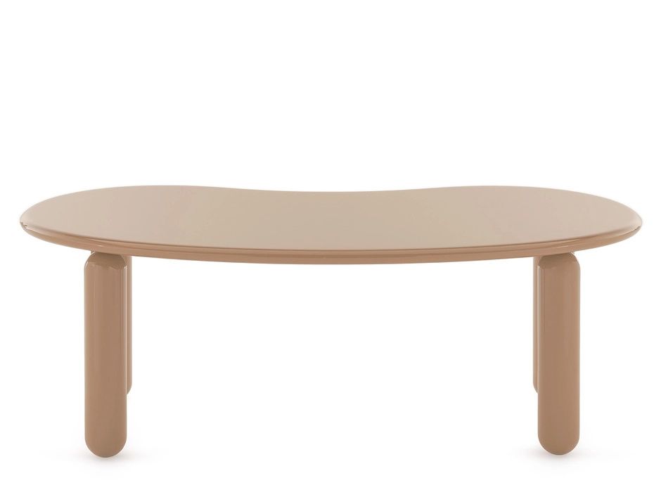 Undique Mas Couchtisch von Kartell in Puder: Moderner, ovaler Wohnzimmertisch in sanftem Beige mit abgerundeten Beinen.