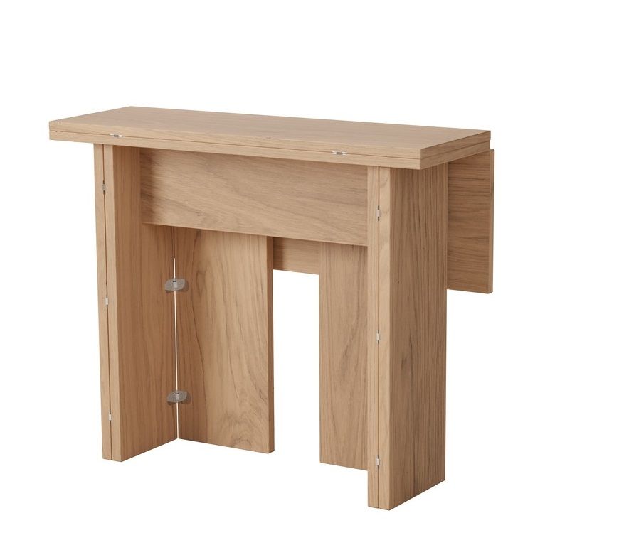 Design House Stockholm Flip Table Klapptisch aus hellem Holz, zusammengeklappt. Praktischer Beistelltisch.