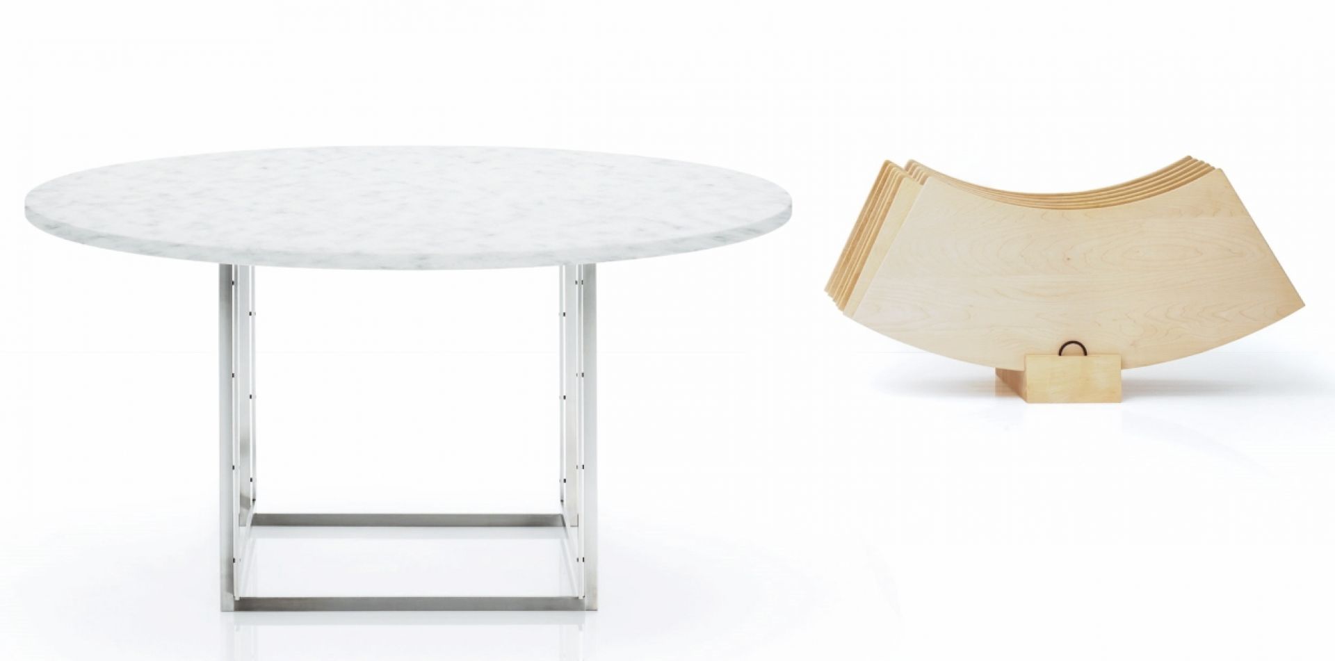 PK54 Esstisch von Fritz Hansen mit runder Marmorplatte und Stahlgestell, daneben Holzsegmente.