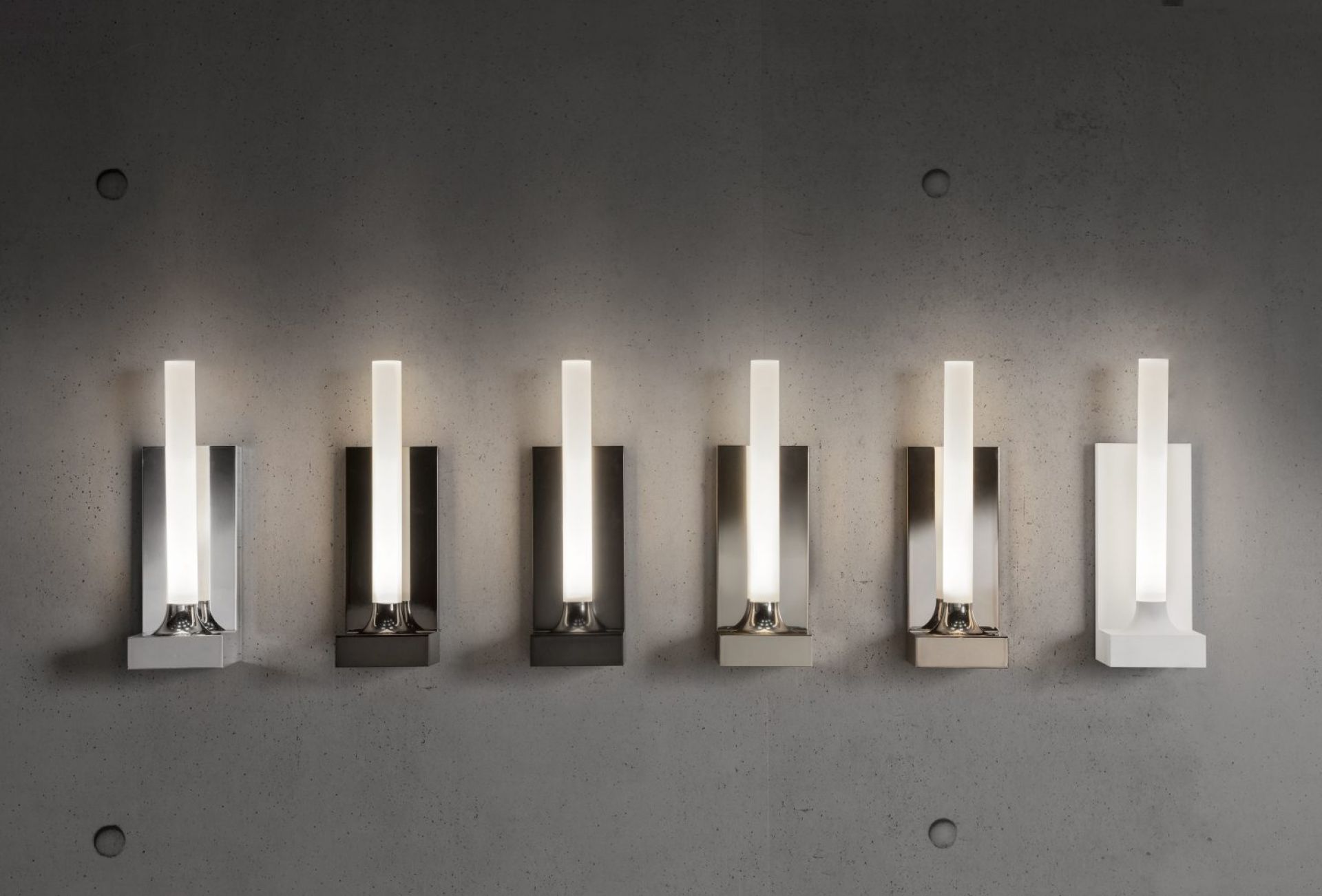 Goodnight Wandleuchten von Kartell in verschiedenen Farben, moderne Wandbeleuchtung für Schlafzimmer und Wohnzimmer.