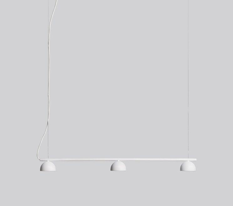 Weiße Blush Rail Pendelleuchte von Northern mit drei Leuchten, modernes Design für Wohnräume.