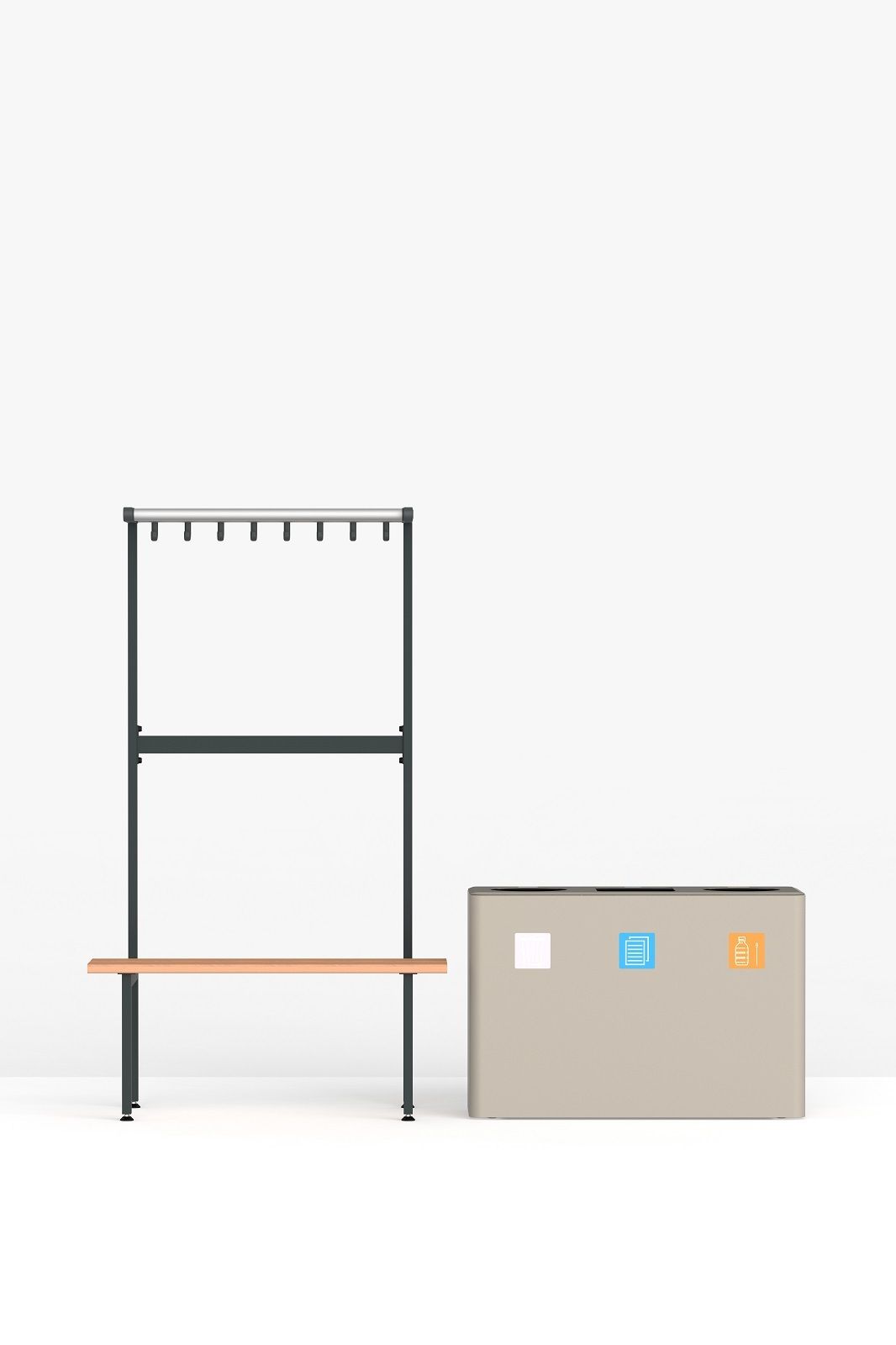 Dunk 3 Abfalltrennsystem: Beige Mülleimer mit drei Fächern zur Abfalltrennung neben Garderobenständer.