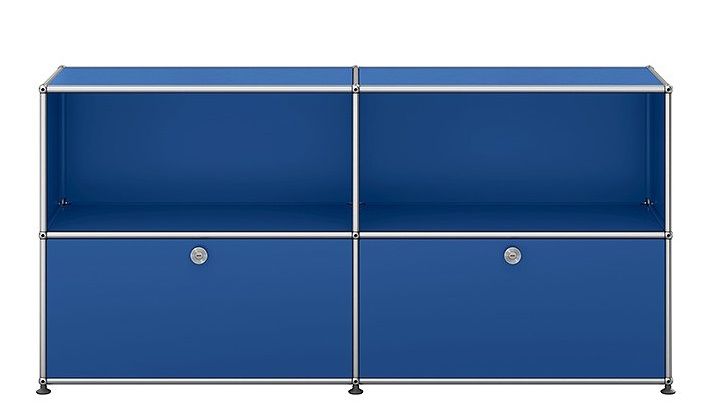 USM Haller Sideboard in Enzianblau mit zwei Klappen, modulare Möbel für stilvolle Wohnraumgestaltung.