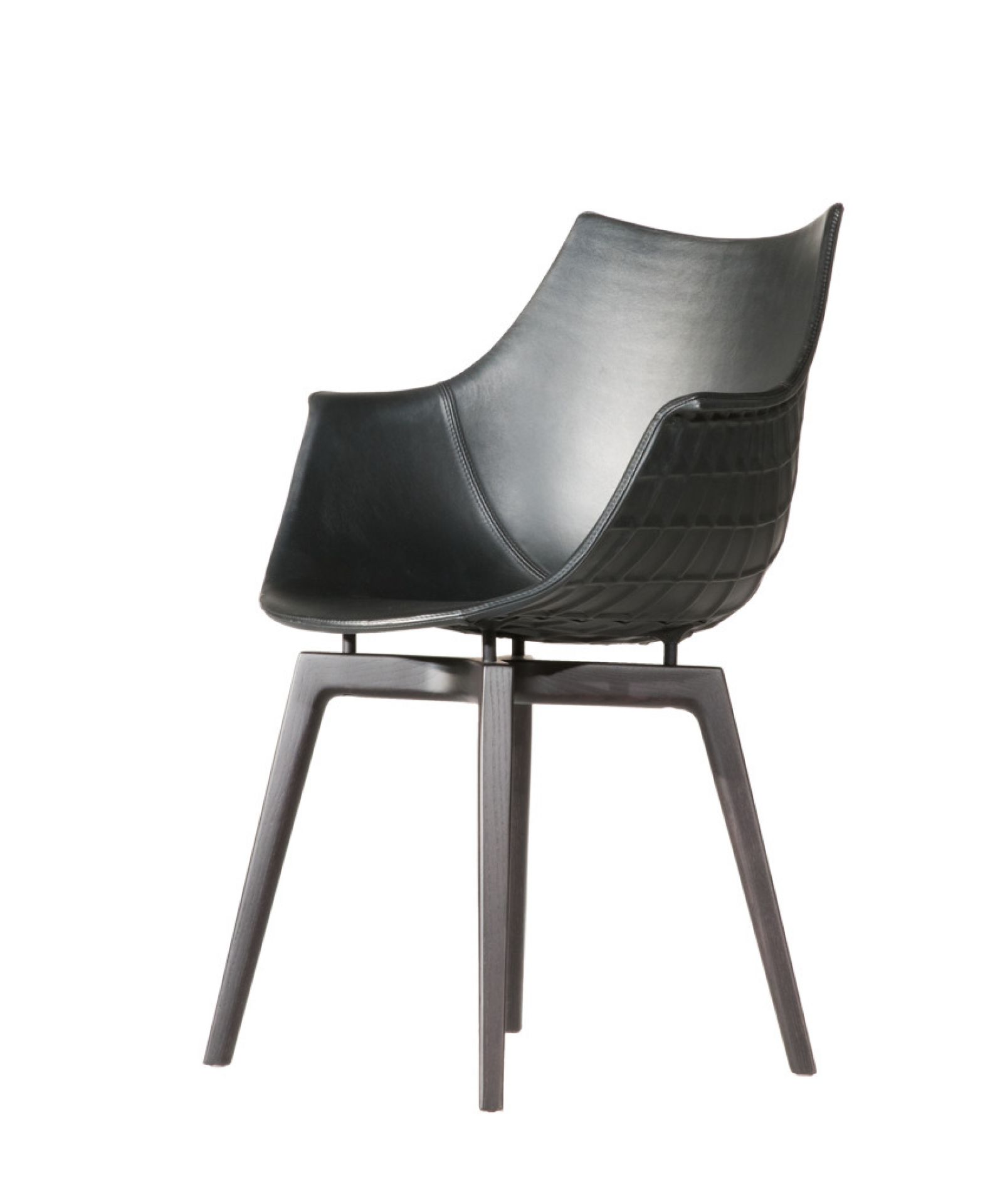 Schwarzer Meridiana Armlehnstuhl von Driade mit Lederbezug und Holzbeinen, seitliche Ansicht.