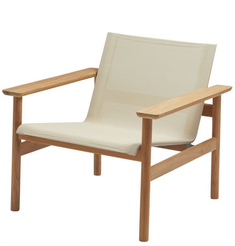 Pelagus Sessel von Skagerak: Lounge Chair aus Teakholz mit cremefarbener Textilbespannung für den Garten.