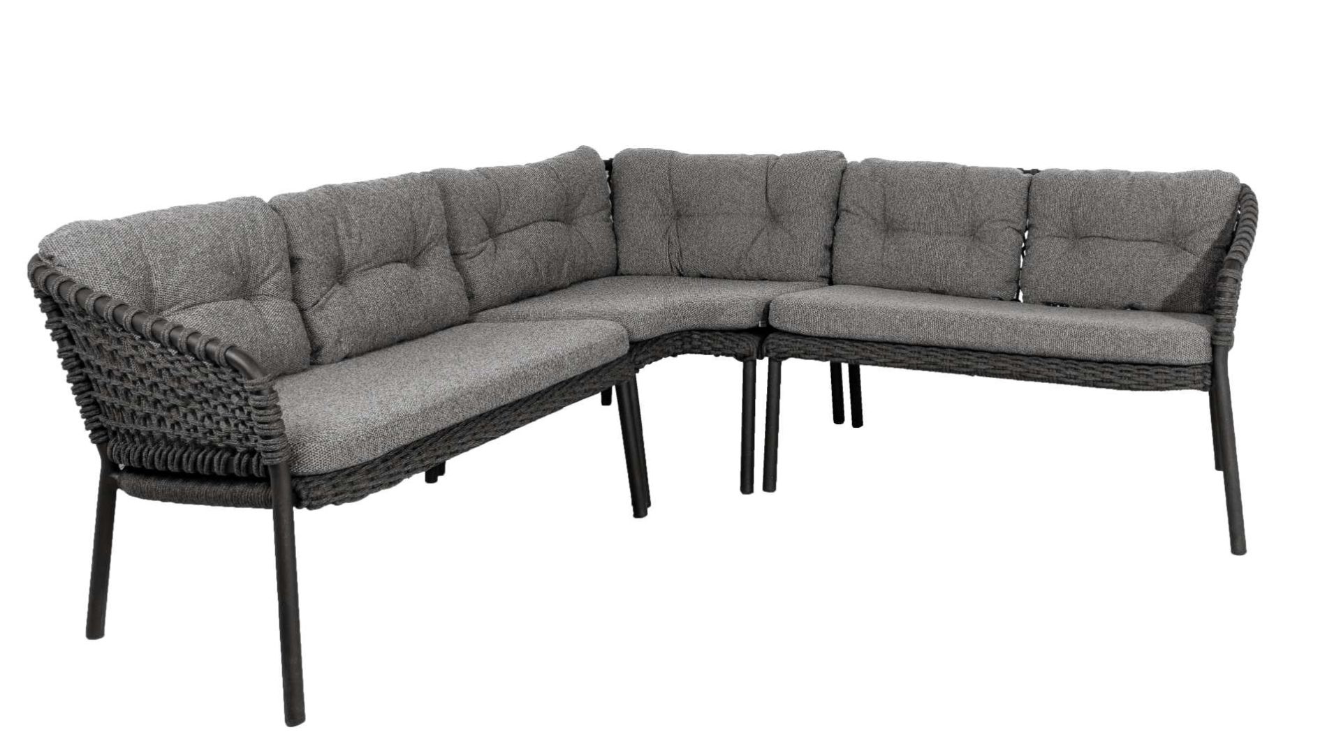 Dunkelgraues Cane-Line Ocean Outdoor Sofa Modul rechts mit Kissen. Gartenmöbel aus Rattan.