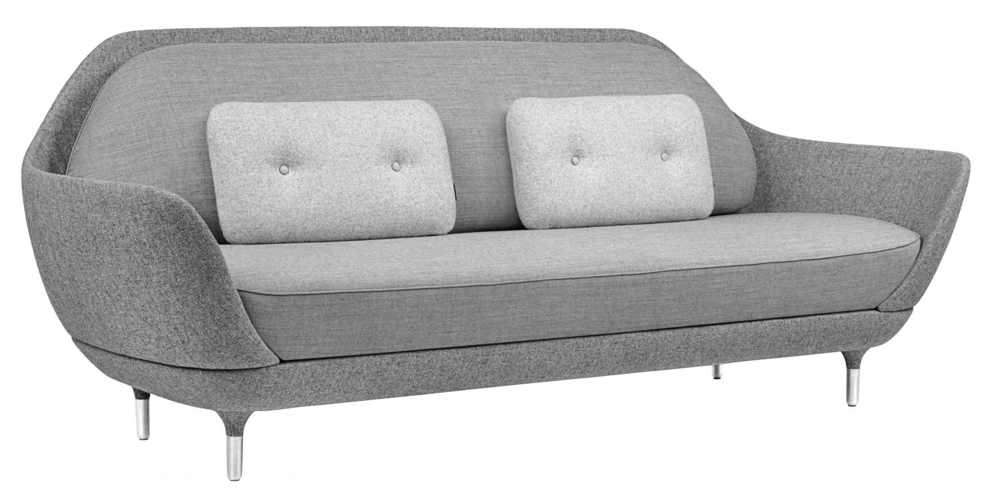 Graues Favn Sofa von Fritz Hansen mit zwei quadratischen Kissen und silbernen Füßen.