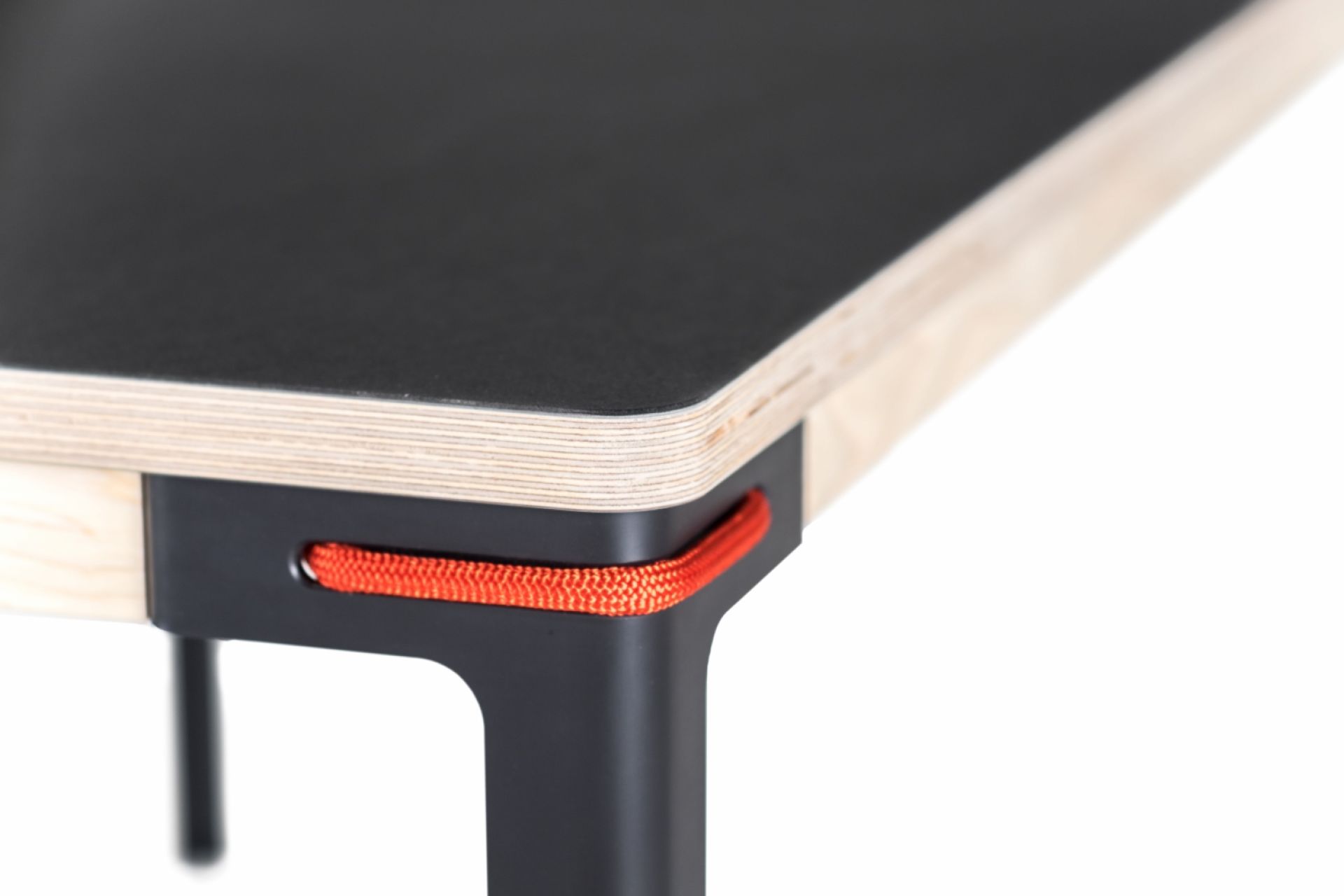 Seiltänzer Tisch Nils Holger Moormann