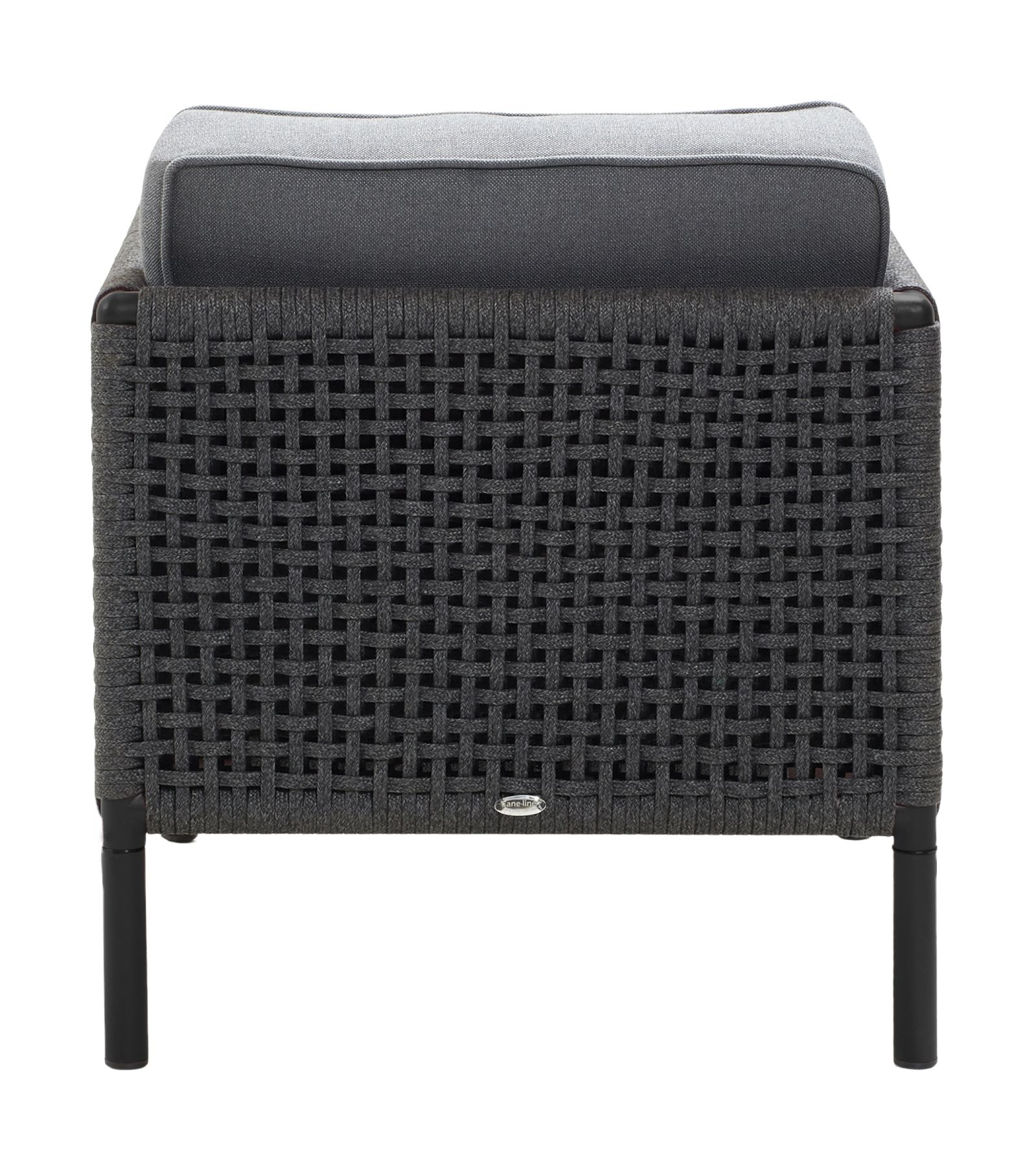 Frontansicht des Cane-Line Encore Loungesessels mit AirTouch Kissen in Grau und Cane-Geflecht.