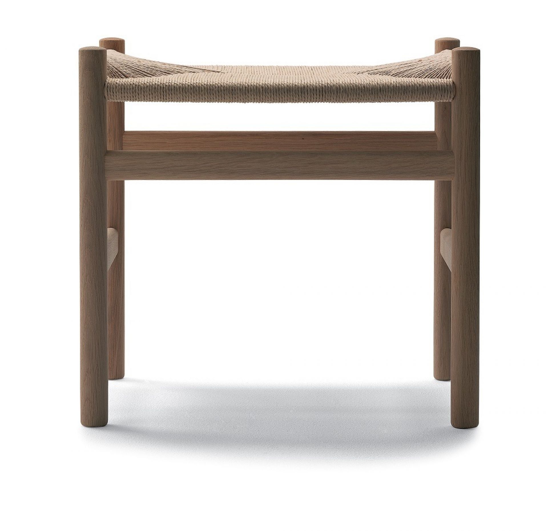 CH53 Hocker von Carl Hansen & Søn, Eiche geseift, mit geflochtener Sitzfläche.